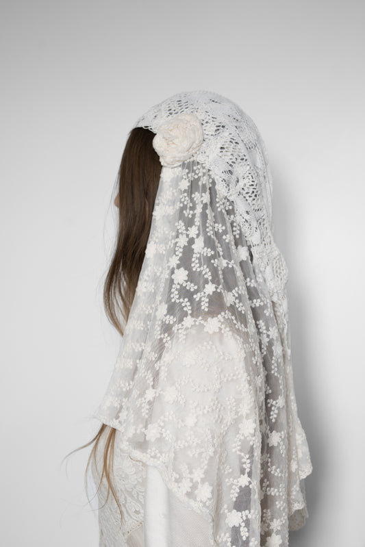 Flowers and pearls veil