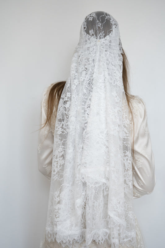 Long lace veil