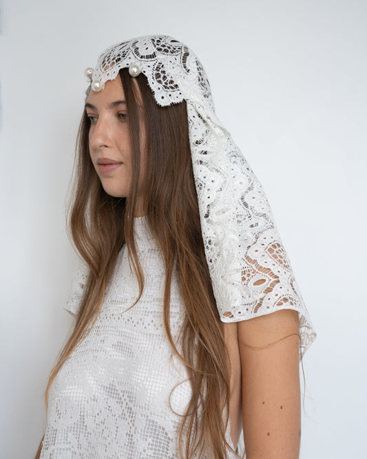 White lace veil
