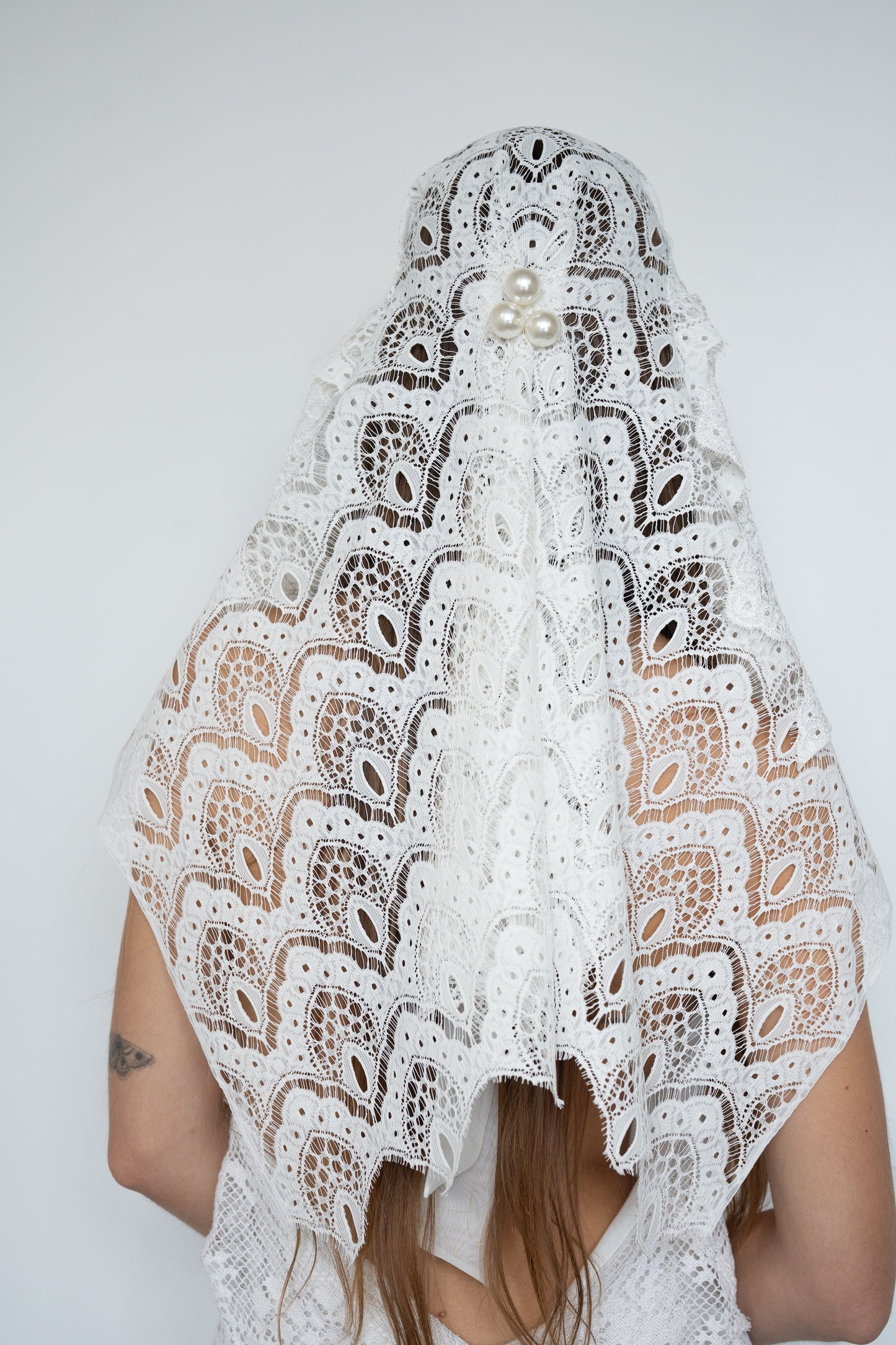 White lace veil