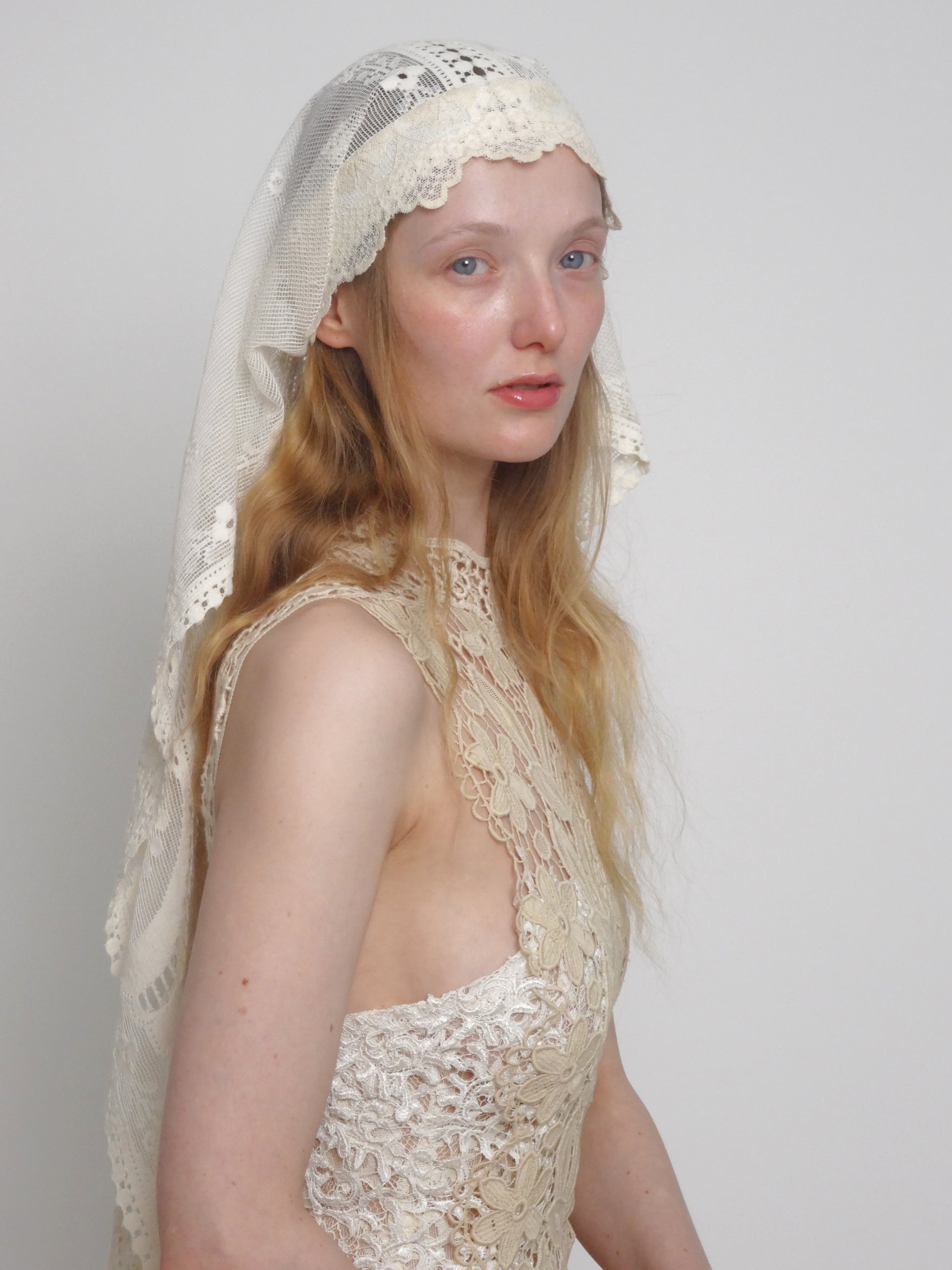 BEIGE AND WHITE DRESS LES FLEURS STUDIO BEIGE AND WHITE DRESS LES FLEURS STUDIO