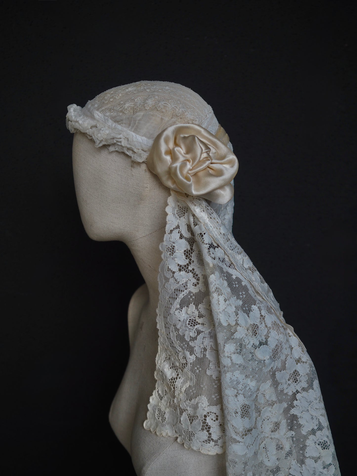 Antique Lace Juliet Veil with Silk Rosette