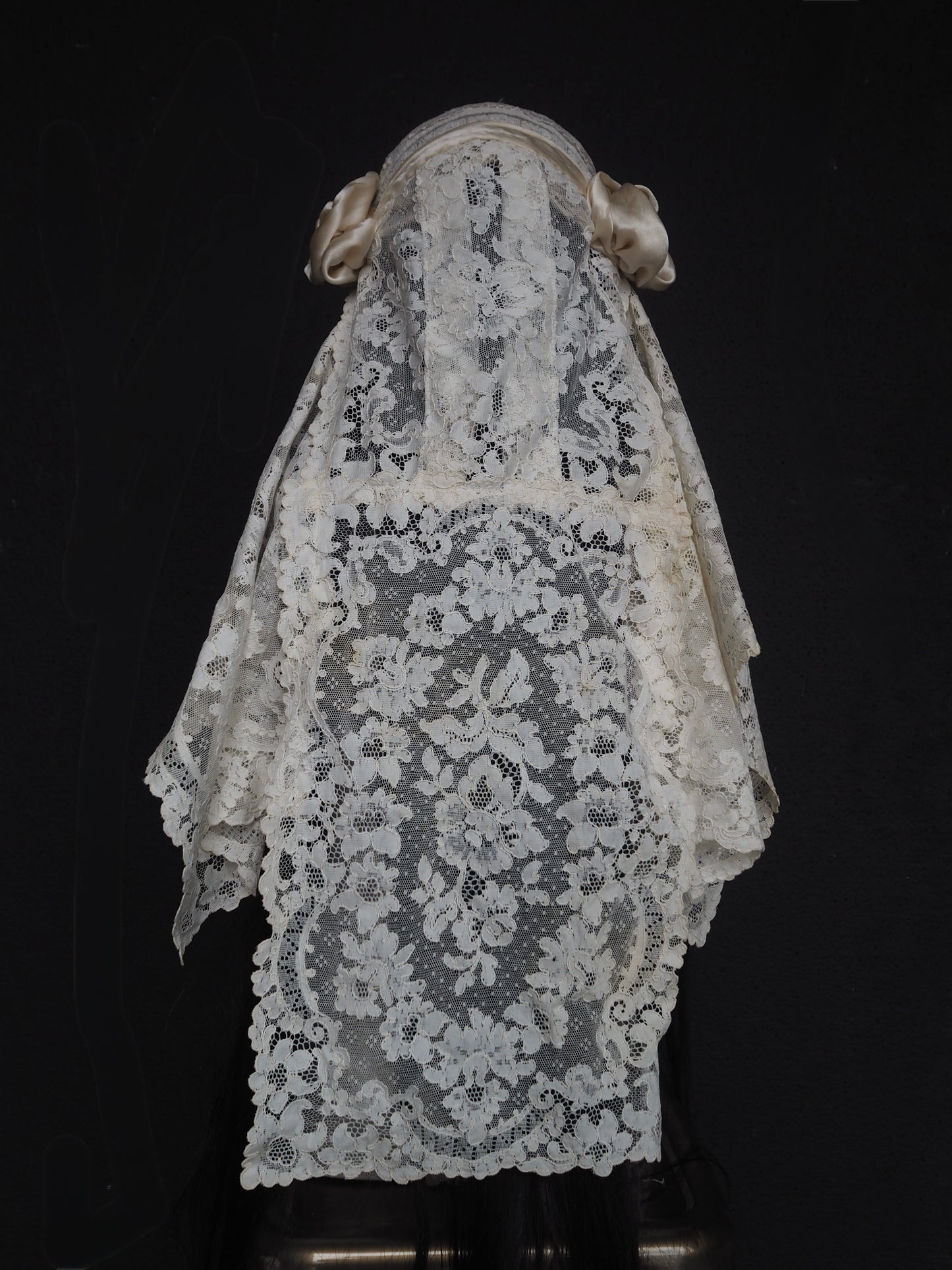 Antique Lace Juliet Veil with Silk Rosette