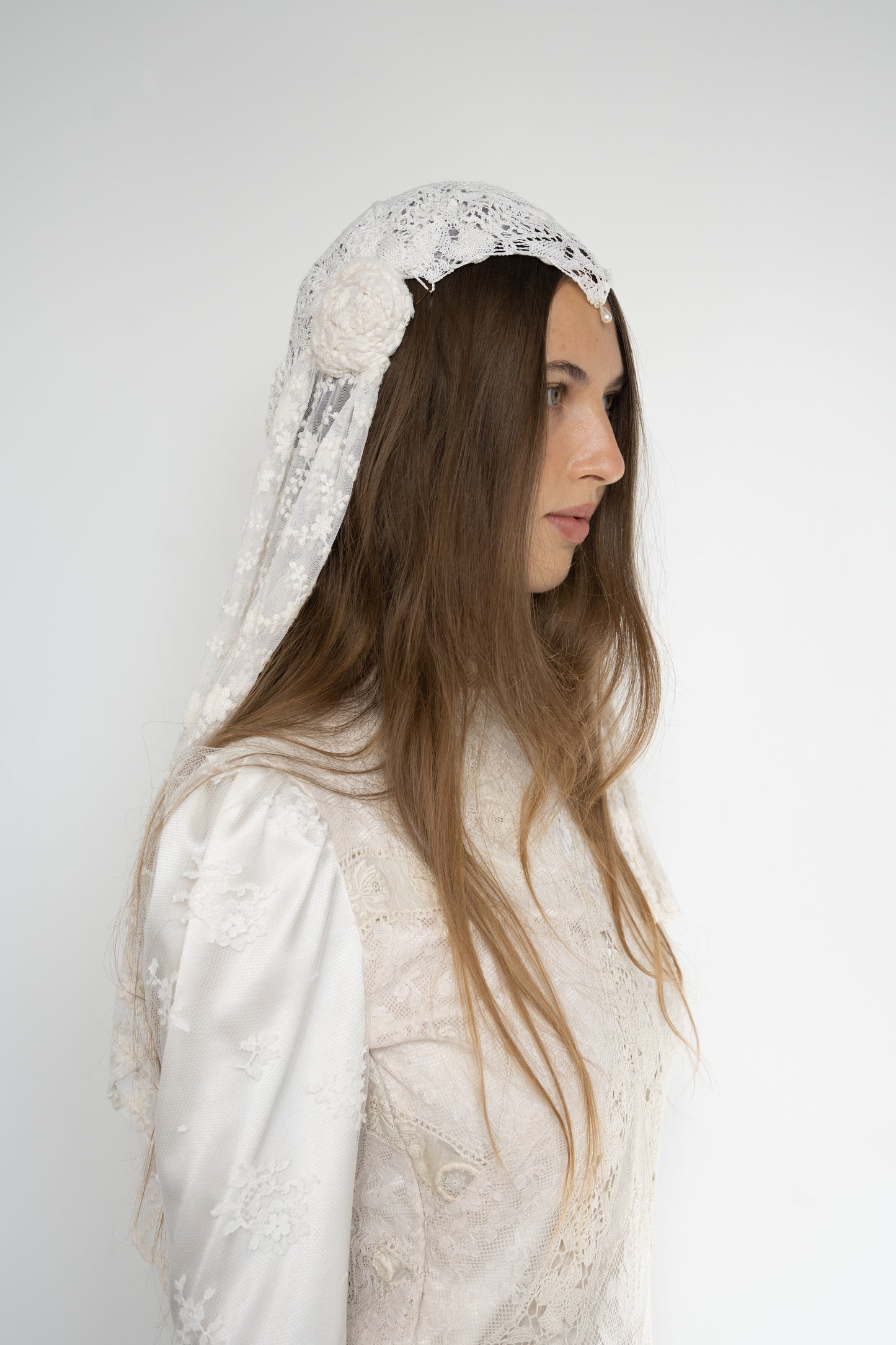 Flowers and pearls veil