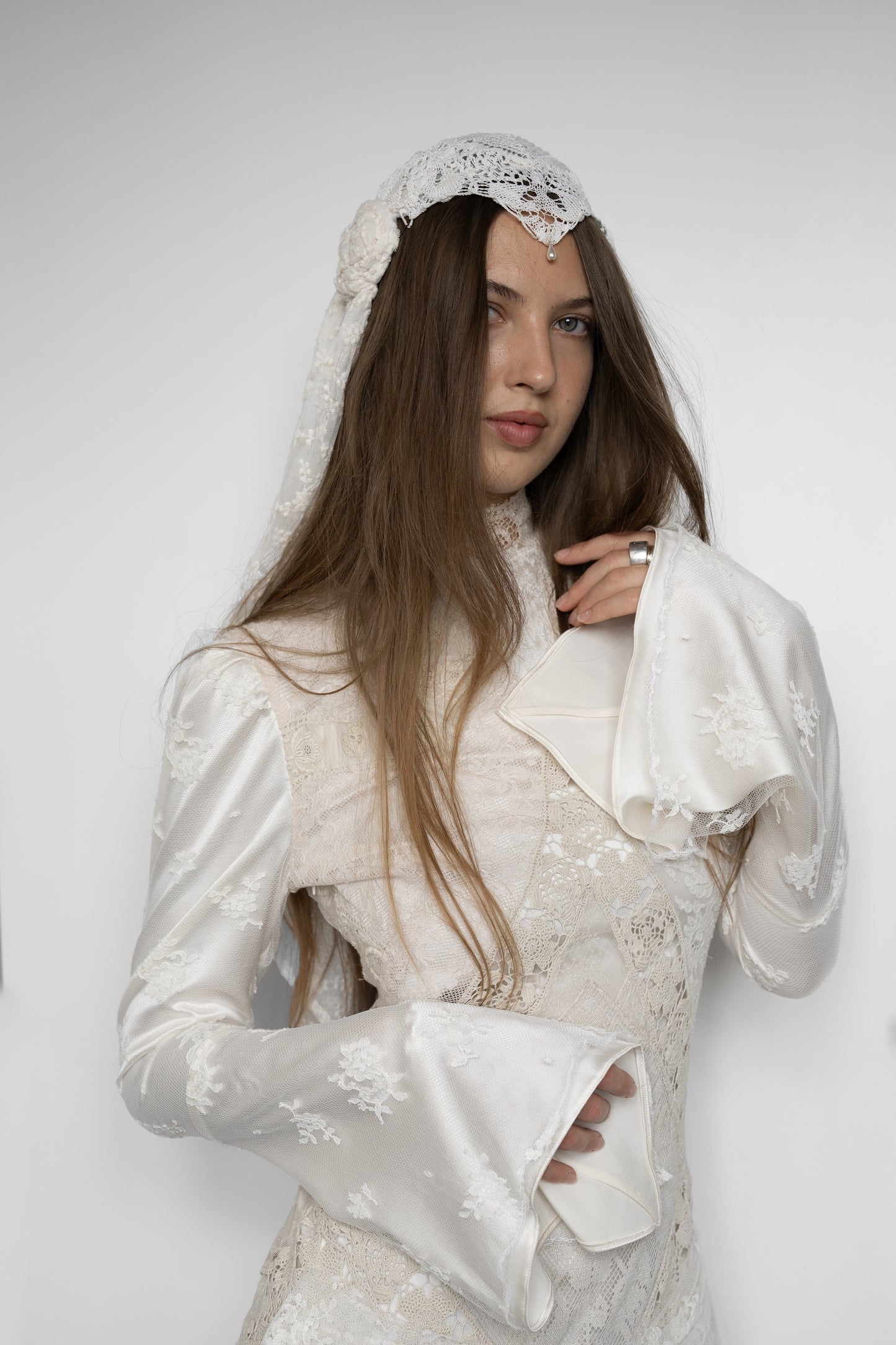Flowers and pearls veil